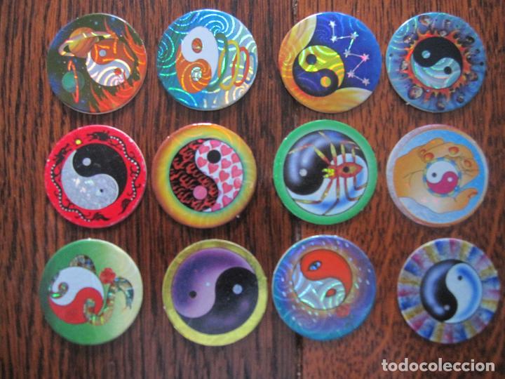 Coleccionismo Cromos antiguos: 12 TAZOS CART&Oacute;N. EL YIN Y EL YANG