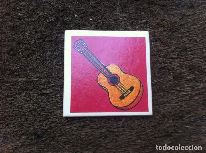 Collectable Antique Stickers: CROMO - CARTA EN CART&Oacute;N GRUESO. MEDIDAS: 4,5 X 4,5CM. GUITARRA