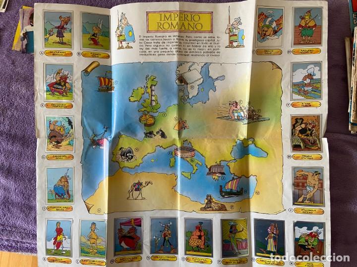 Coleccionismo cromos antiguos: poster completo de cromos de asterix - Foto 1