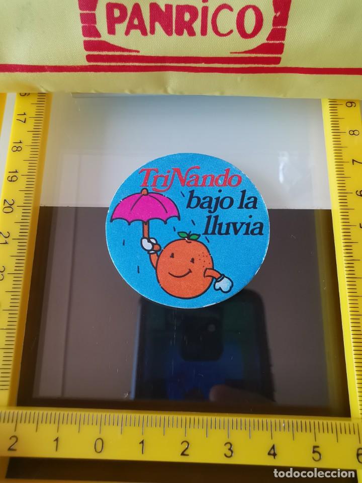 Colecionismo Cromos antigos: CROMO TAZO ACOLCHADO PUBLICIDAD TRINA TRINARANJUS TR&Eacute;BOL GRIFOLL - TRINANDO BAJO LA LLUVIA