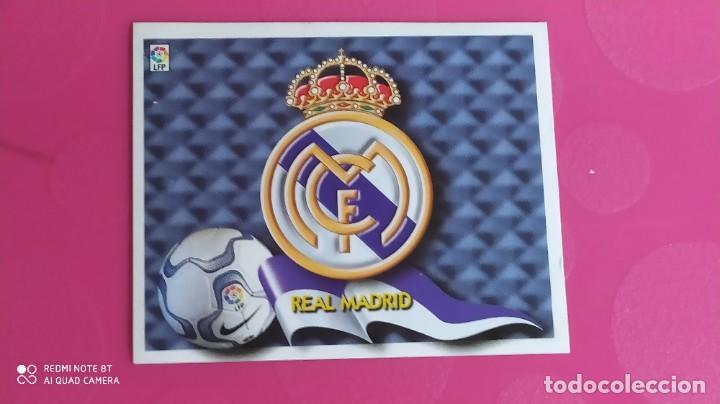 Coleccionismo cromos antiguos: ESCUDO REAL MADRID 00 01 2000 2001 ESTE - Foto 1