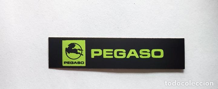 Coleccionismo cromos antiguos: CROMO TIRA PEGATINA A TODO GAS , MARCAS DE COCHES Y MOTOS , PEGASO , 6,8 CMS LEER DESCRIPCION
