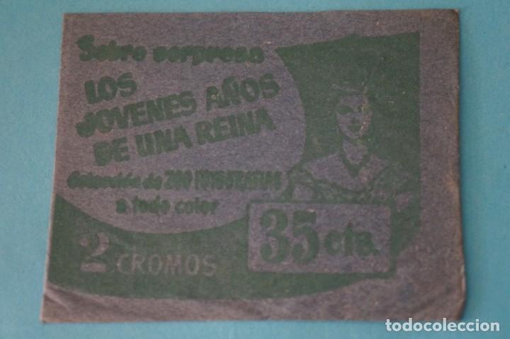 Collezionismo Figurine antiche: SOBRE DE CROMOS SIN ABRIR DE LOS JOVENES A&Ntilde;OS DE UNA REINA AZUL DE BRUGUERA