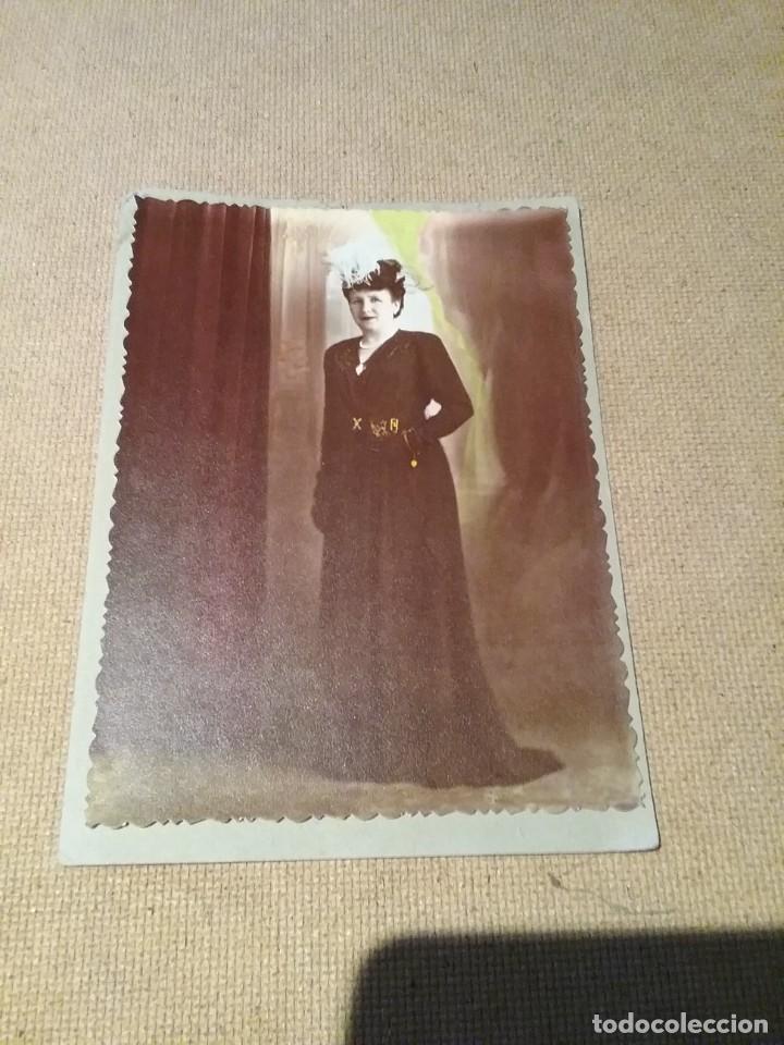 Coleccionismo Cromos antiguos: Fotograf&iacute;a mujer s. XIX. Troquelada,coloreada (144)