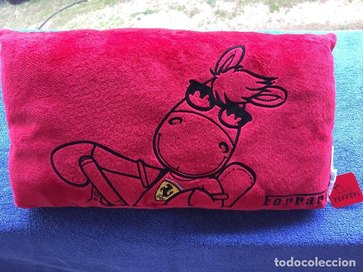 Coleccionismo cromos antiguos: cojin marca Ferrari