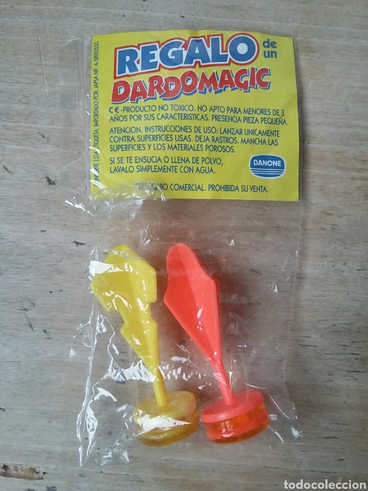 Coleccionismo cromos antiguos: Lote 2 dardomagic de danone dardo naranja y amarillo - Foto 1