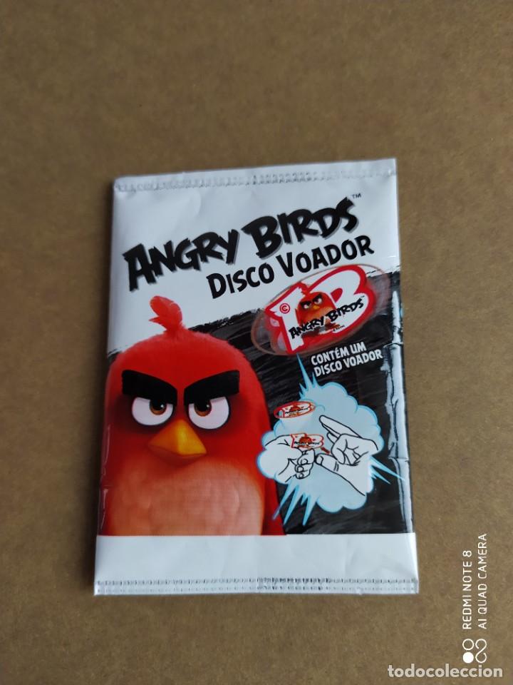 Coleccionismo Cromos antiguos: ANGRY BIRDS DISCO VOLADOR SIN ABRIR SOBRE CROMOS N1
