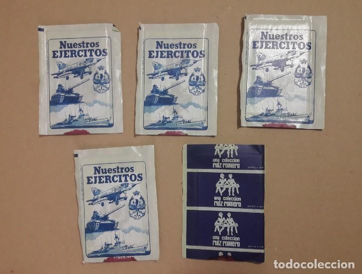 Coleccionismo cromos antiguos: Lote 5 sobres sin abrir Nuestros Ej&eacute;rcitos - Foto 1