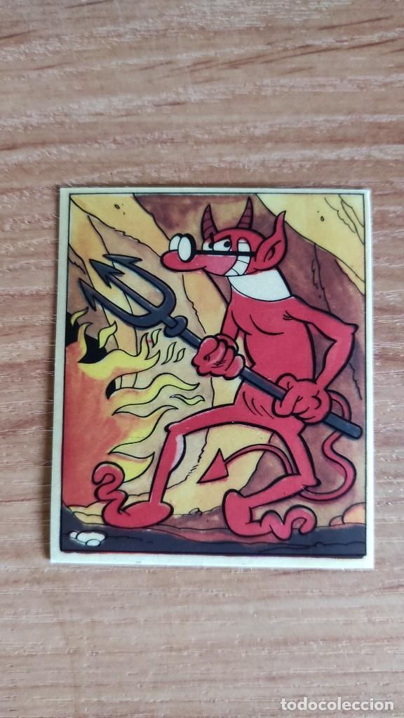 Coleccionismo cromos antiguos: Cromo Los disfraces de Mortadelo Ortiz. Con la trasera - Foto 1