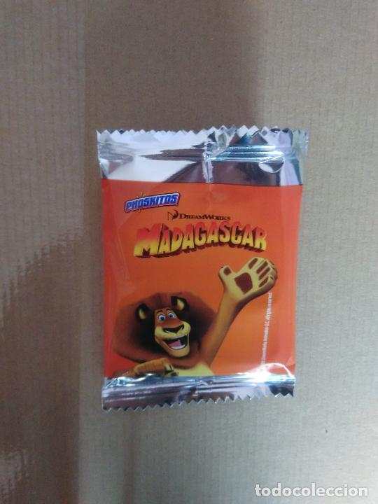 Coleccionismo cromos antiguos: SOBRE VAC&Iacute;O ENVOLTORIO PHOSKITOS PEL&Iacute;CULA MADAGASCAR DREAMWORKS A&Ntilde;O 2020