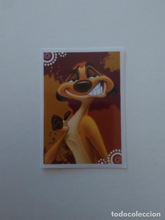 Coleccionismo Cromos antiguos: N&ordm; 22 TIM&Oacute;N EL REY LE&Oacute;N CROMO STICKER COLECCI&Oacute;N PERSONAJES DISNEY PIXAR PANINI