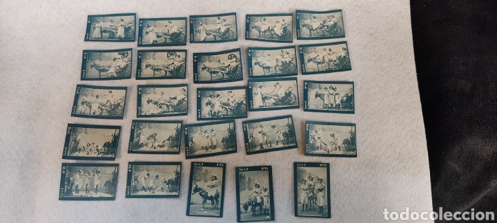Coleccionismo cromos antiguos: Antigua colecci&oacute;n de 25 cromos. Fototipias. Mujeres en carrera con burro.