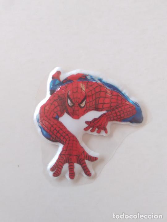 Coleccionismo cromos antiguos: SPIDERMAN CROMO PEGATINA EN RELIEVE HEROES MARVEL - Foto 1