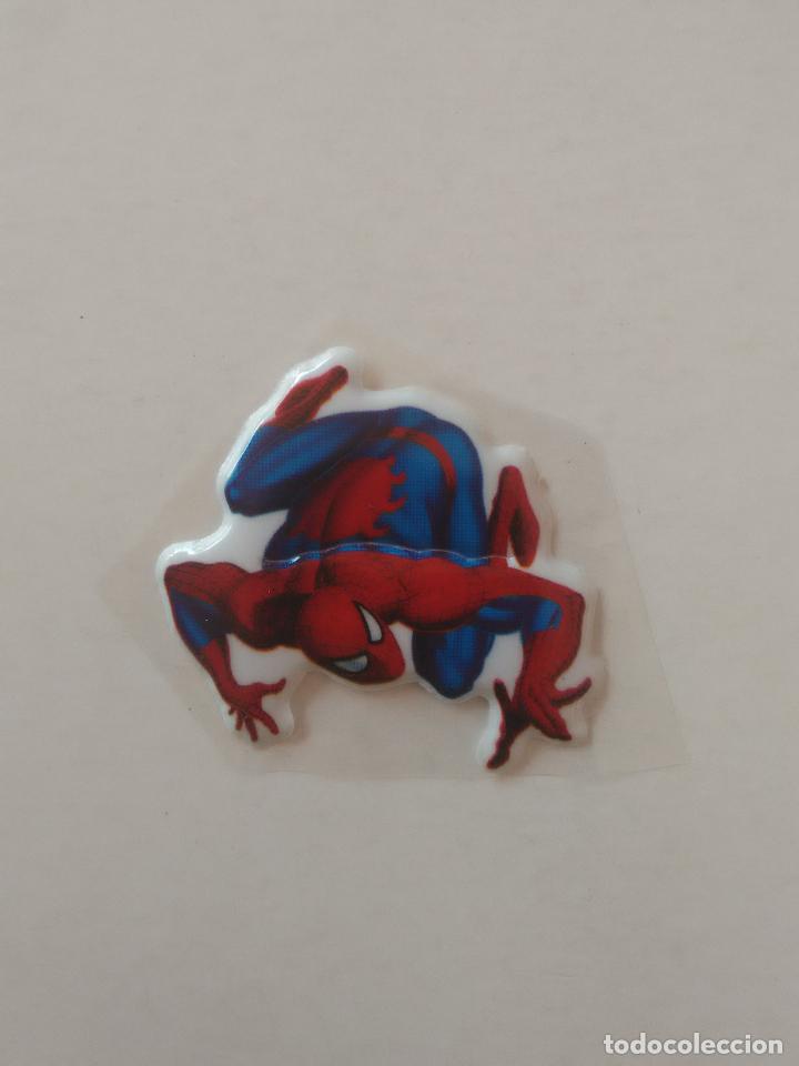 Coleccionismo cromos antiguos: SPIDERMAN CROMO PEGATINA EN RELIEVE HEROES MARVEL - Foto 1