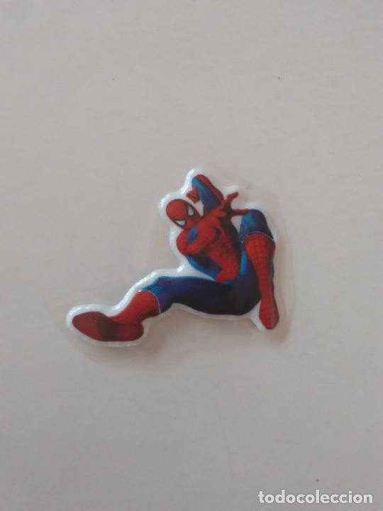 Coleccionismo cromos antiguos: SPIDERMAN CROMO PEGATINA EN RELIEVE HEROES MARVEL - Foto 1