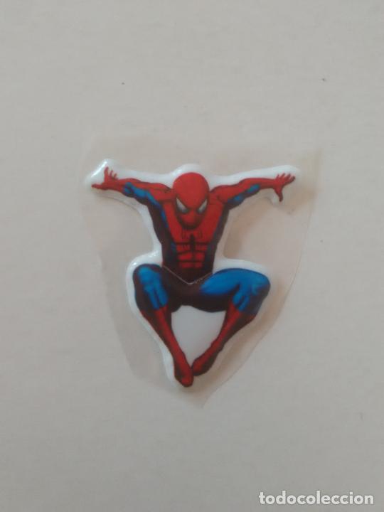 Coleccionismo cromos antiguos: SPIDERMAN CROMO PEGATINA EN RELIEVE HEROES MARVEL - Foto 1