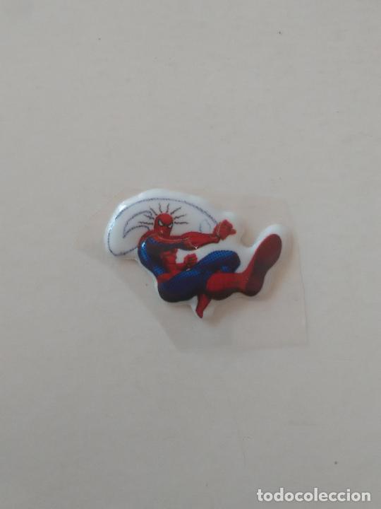 Coleccionismo cromos antiguos: SPIDERMAN CROMO PEGATINA EN RELIEVE HEROES MARVEL - Foto 1