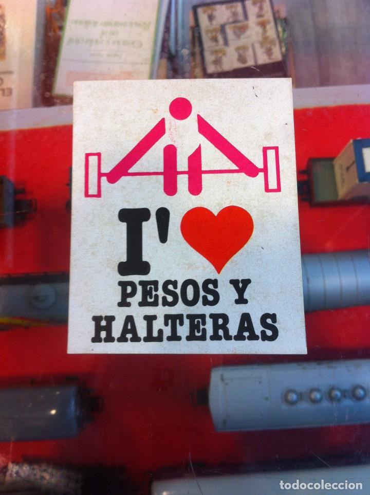 Coleccionismo Cromos antiguos: CROMO USADO (&Aacute;LBUM PEGATINAS) DIFUSORA INTERNACIONAL,1982. PESOS Y HALTERAS. 7 X 6CM