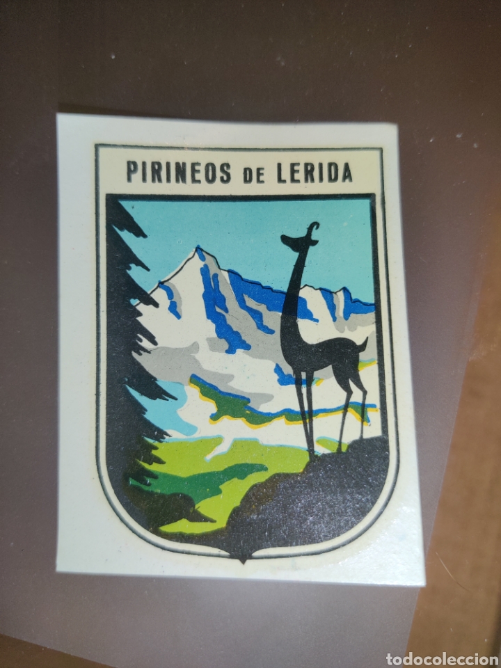 Coleccionismo Cromos antiguos: ESTAMOS LIQUIDANDO. Pegatina Cromo Calcoman&iacute;a A&ntilde;os 70 Nueva Escudo Ciudad de Pirineos de L&eacute;rida