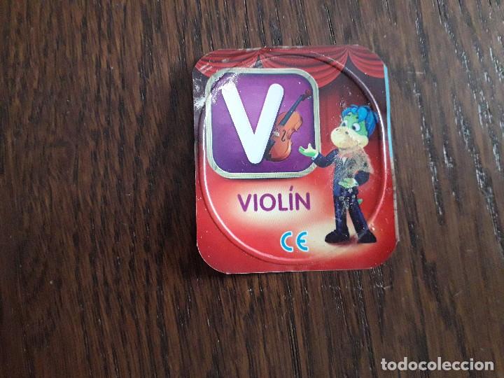 Coleccionismo Cromos antiguos: cromo tapa de danone danonino, alfabeto letra V, viol&iacute;n.