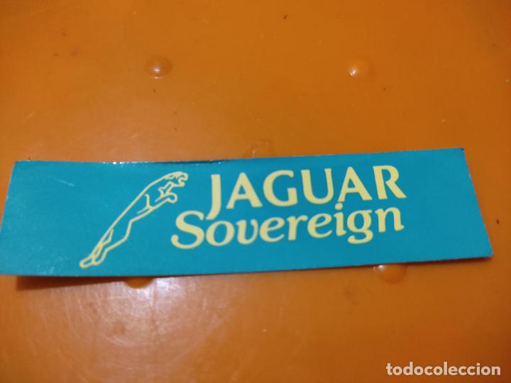Coleccionismo Cromos antiguos: JAGUAR SOVEREIGN FONDO VERDE CROMO ADHESIVO 8 CMS LARGO X 1,7 CM VINTAGE SIN PEGAR NUNCA