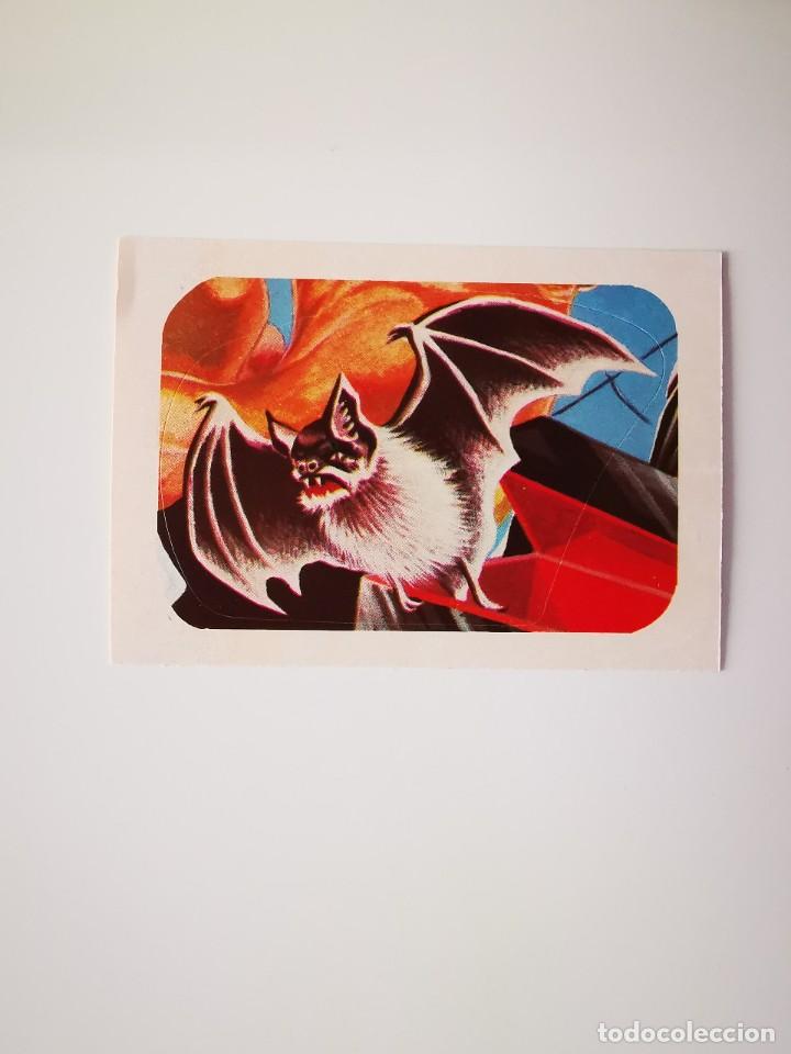 Coleccionismo Cromos antiguos: CROMO PEGATINA TROQUELADO SIN PEGAR ALBUM MONSTERS CINE TERROR MAGA MONSTRUOS 10 SANGUINARIO CAZADOR
