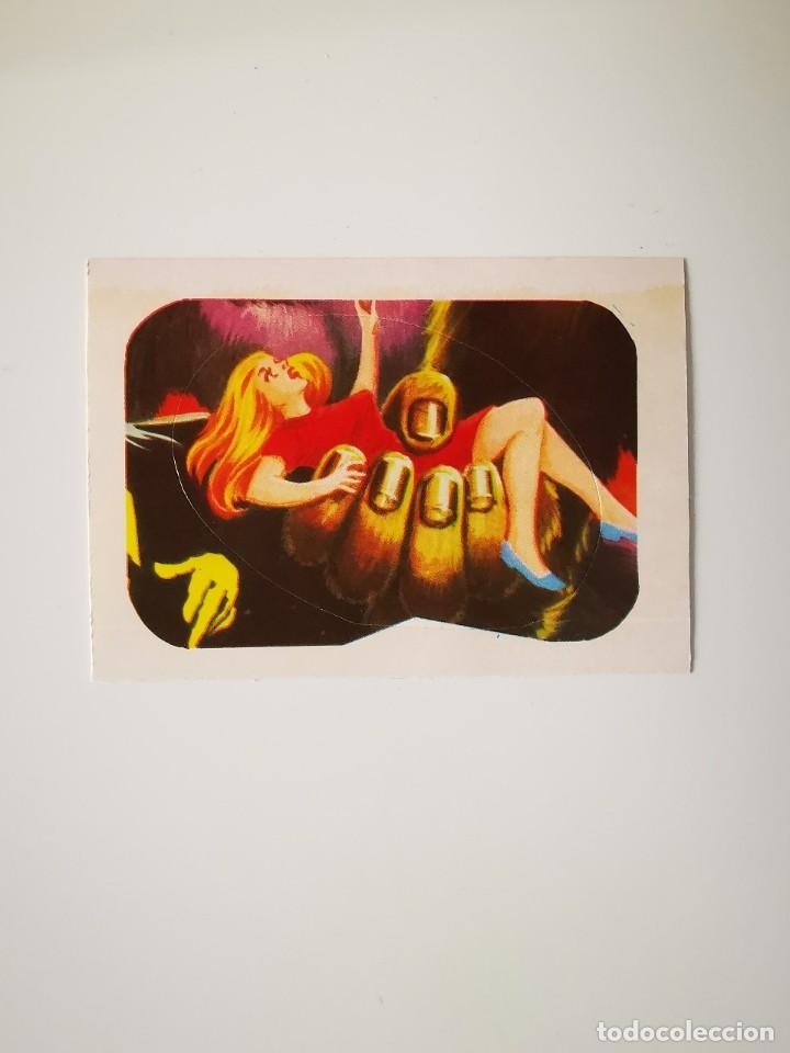 Coleccionismo Cromos antiguos: CROMO PEGATINA TROQUELADO SIN PEGAR ALBUM MONSTERS CINE TERROR MAGA MONSTRUOS 176 ZARPA KING KONG