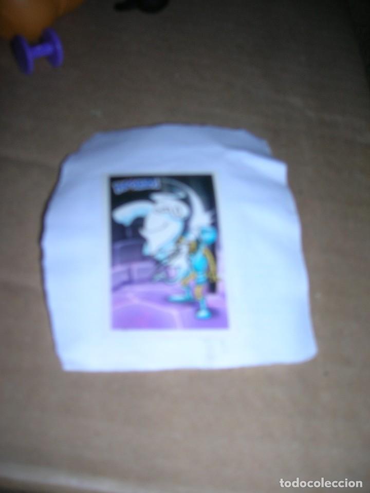 Coleccionismo Cromos antiguos: Cromo adhesivo Phoskitos, fantasma golpe. Esta pegado a un papel.