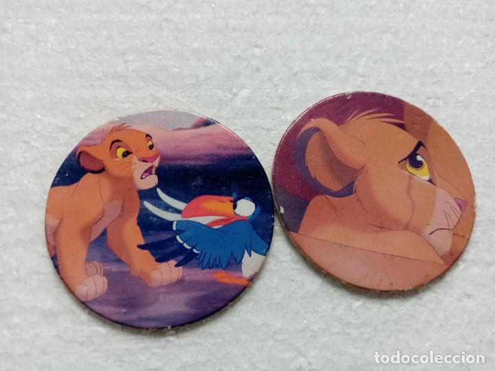 Coleccionismo Cromos antiguos: 2 TAZOS DEL REY LEON CAPS N&ordm; 16 Y N&ordm; 22 DE PANINI, LOTE