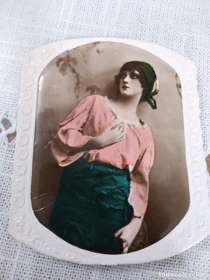 Coleccionismo Cromos antiguos: Cromo antiguo de cigarrillos - dama de a&ntilde;os 20 (1)