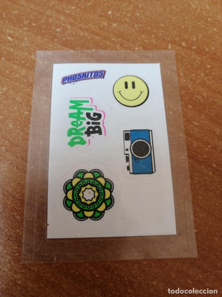 Coleccionismo Cromos antiguos: CROMO PEGATINA PHOSKITOS ( EMOJIS )NUEVO EN SU ENVOLTORIO DE 2021