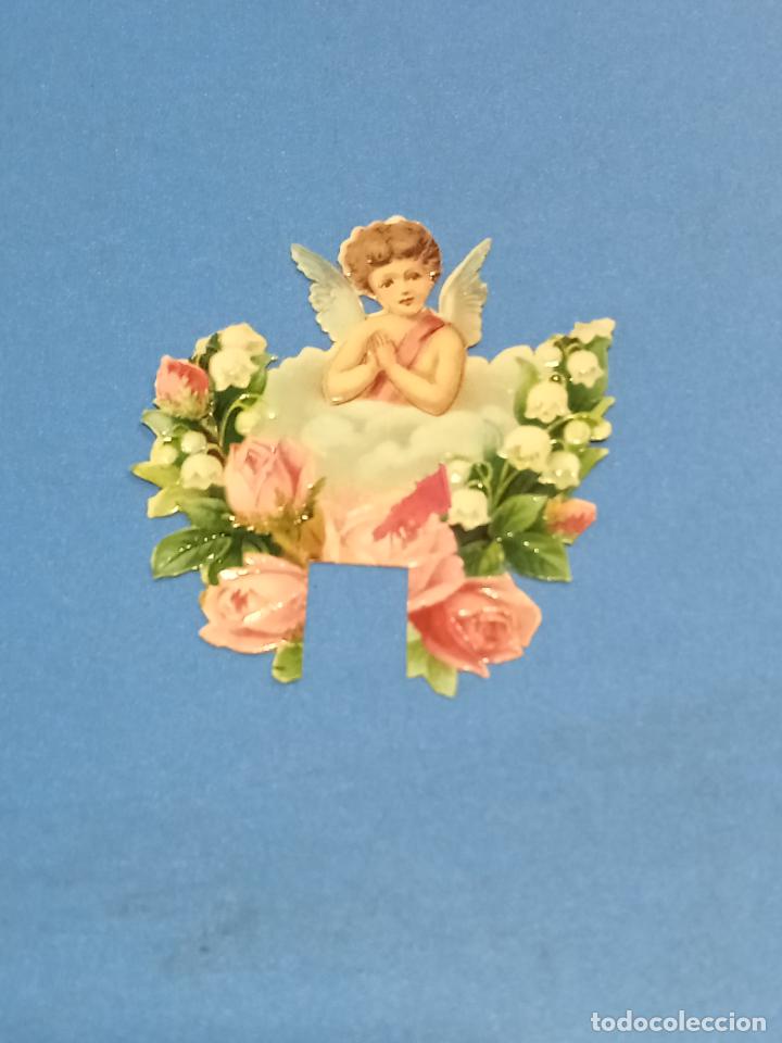 Collezionismo Figurine antiche: ANTIGUO CROMO. ANGEL SOBRE NUBE RODEADO DE FLORES ROSAS Y BLANCAS. 5.5 X 6 CM