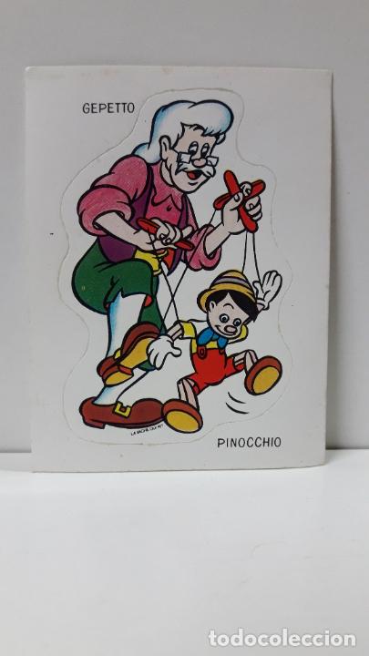 Coleccionismo Cromos antiguos: CROMO GEPETTO Y PINOCCHIO - PINOCHO . LA VACA QUE RIE / LA VACHE QUI RIT . WALT DISNEY 1974