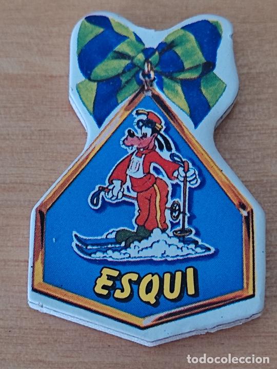 Coleccionismo cromos antiguos: PANRICO GOOFY ESQUI MEDALLA ACOLCHADA PROMOCION PASTELITOS CROMO SIN PEGAR 4,7 CM ALTO