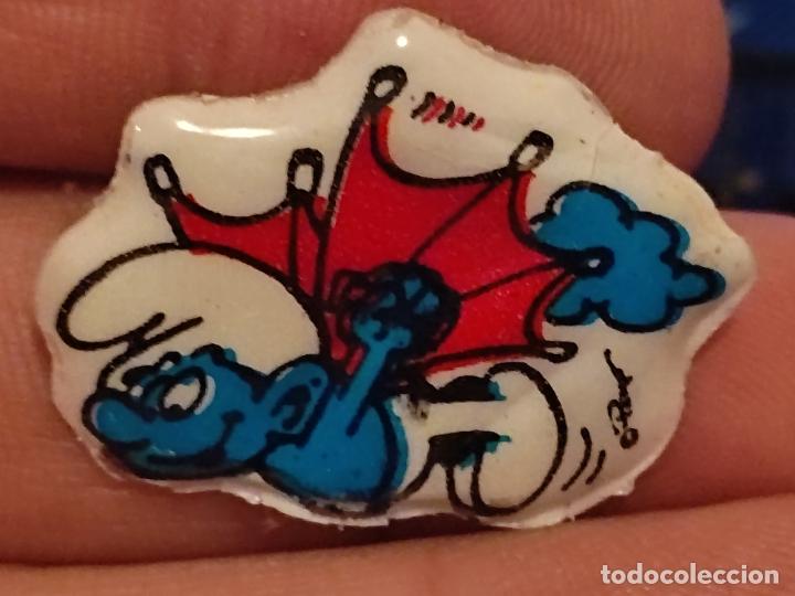 Coleccionismo Cromos antiguos: PITUFOS SMURFS INVENTOR CROMO PL&Aacute;STICO TROQUELADO PROMO SNACKS DESPEGADO VER FOTOS