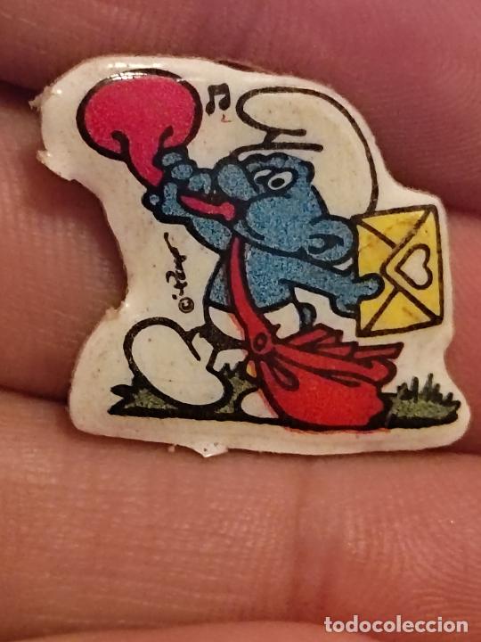Coleccionismo Cromos antiguos: PITUFOS SMURF CARTEROCROMO PL&Aacute;STICO TROQUELADO PROMO SNACKS DESPEGADO VER FOTOS
