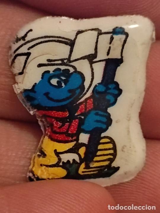 Coleccionismo Cromos antiguos: PITUFOS SMURF ASTRONAUTA CROMO PL&Aacute;STICO TROQUELADO PROMO SNACKS DESPEGADO VER FOTOS