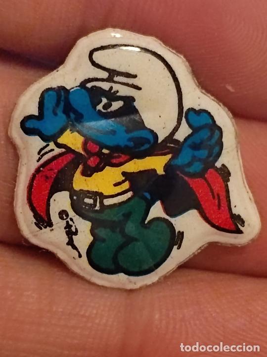 Coleccionismo Cromos antiguos: PITUFOS SMURF HEROE CROMO PL&Aacute;STICO TROQUELADO PROMO SNACKS DESPEGADO VER FOTOS