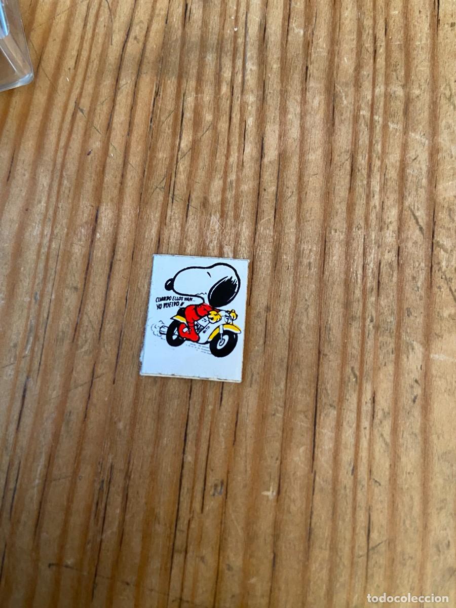 Coleccionismo Cromos antiguos: R20988 ANTIGUO CROMO PEGATINA ADHESIVO SNOOPY MOTOCICLISMO MOTOS SIN PEGAR