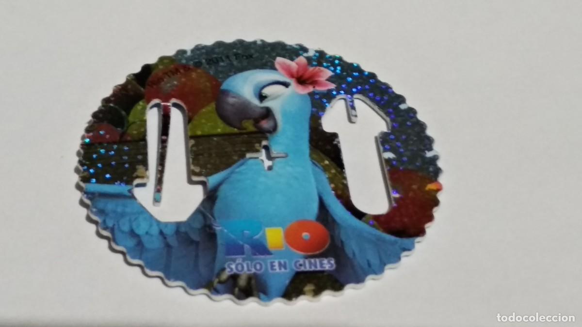 Colecionismo Cromos antigos: TAZO COLOMBINA - RIO S&oacute;lo en cines COLOMBINA 2011 BRILLO