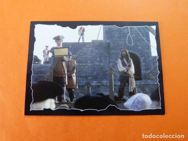 Coleccionismo Cromos antiguos: CROMO DE PIRATAS DEL CARIBE EL COFRE DEL HOMBRE MUERTO SIN PEGAR N&ordm; 24 A&Ntilde;O 2006 DEL ALBUM... PANINI