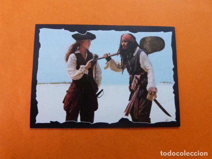 Coleccionismo Cromos antiguos: CROMO DE PIRATAS DEL CARIBE EL COFRE DEL HOMBRE MUERTO SIN PEGAR N&ordm; 129 A&Ntilde;O 2006 DEL ALBUM... PANINI