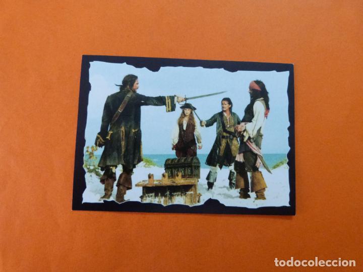 Coleccionismo Cromos antiguos: CROMO DE PIRATAS DEL CARIBE EL COFRE DEL HOMBRE MUERTO SIN PEGAR N&ordm; 135 A&Ntilde;O 2006 DEL ALBUM... PANINI