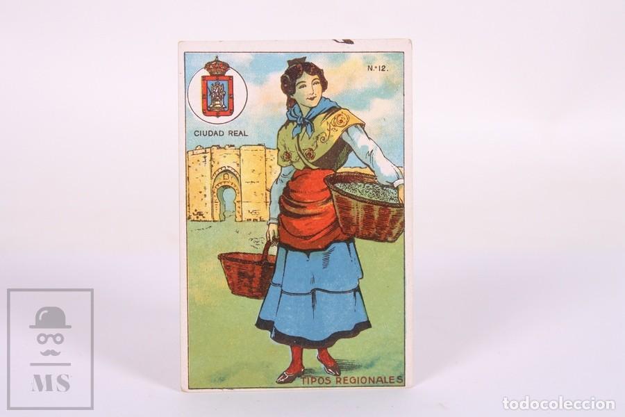 Collectable Antique Stickers: Antiguo Cromo de Chocolates Guill&eacute;n - Tipos Regionales / Escudo - Ciudad Real N&ordm; 12