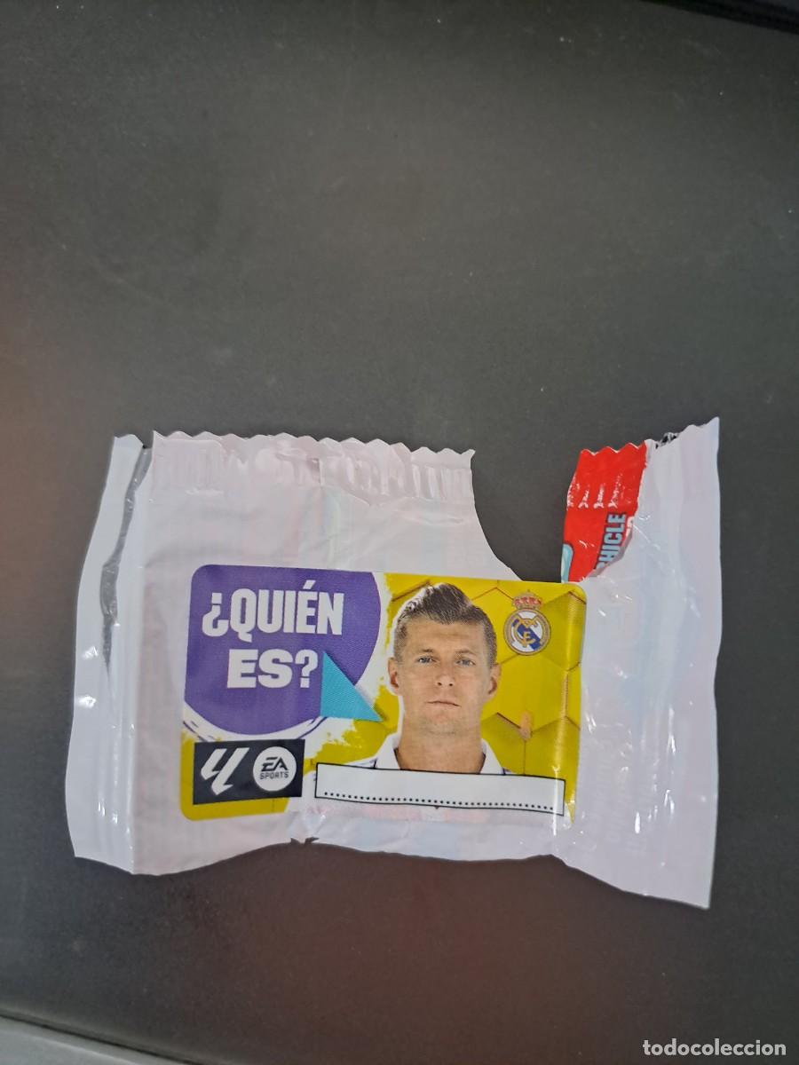 Coleccionismo Cromos antiguos: CHICLE LIGA KROOS REAL MADRID &iquest; QUIEN ES ? 23 24 2023 2024 ESTE PANINI NUNCA PEGADO