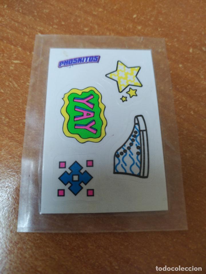 Coleccionismo Cromos antiguos: CROMO PEGATINA PHOSKITOS ( EMOJIS )NUEVO EN SU ENVOLTORIO DE 2021