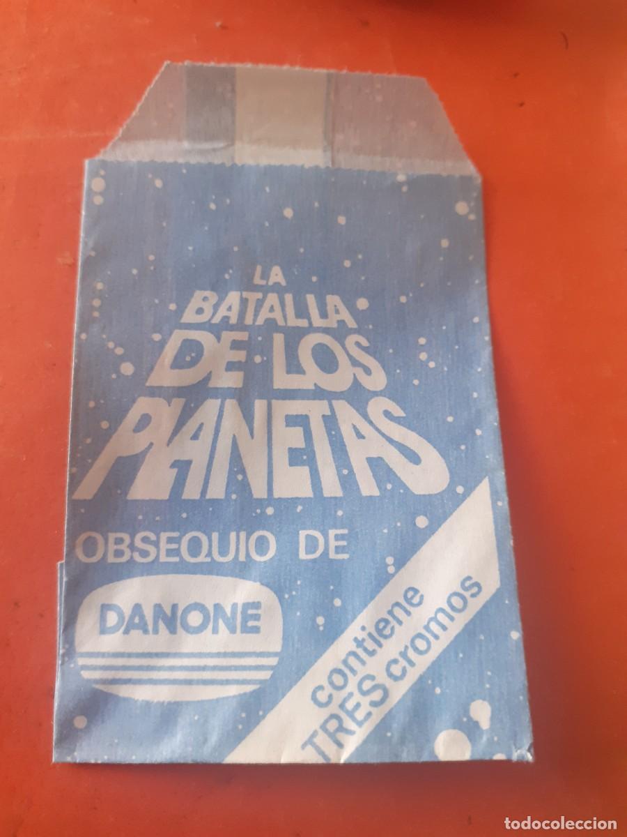 Coleccionismo Cromos antiguos: Sobre danone con sus tres cromos correspondiente sin abrir