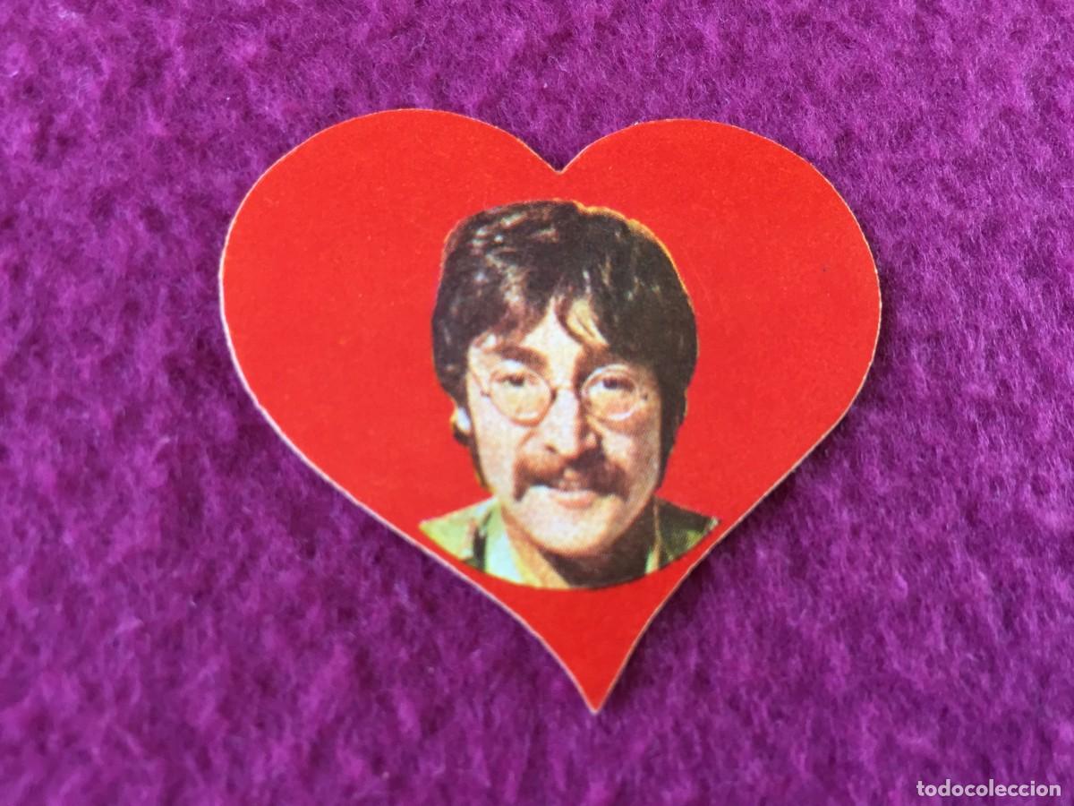 Coleccionismo Cromos antiguos: RARO CROMO DE JHON LENNON DE LOS BEATLES EN FORMA DE CORAZON --- A&Ntilde;OS 60-70