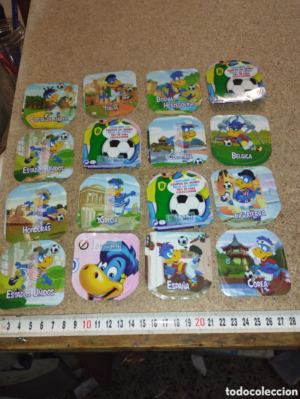 Coleccionismo Cromos antiguos: Lote de 12 danonino tapa cromo futbol y de regalo 8 Petit danone