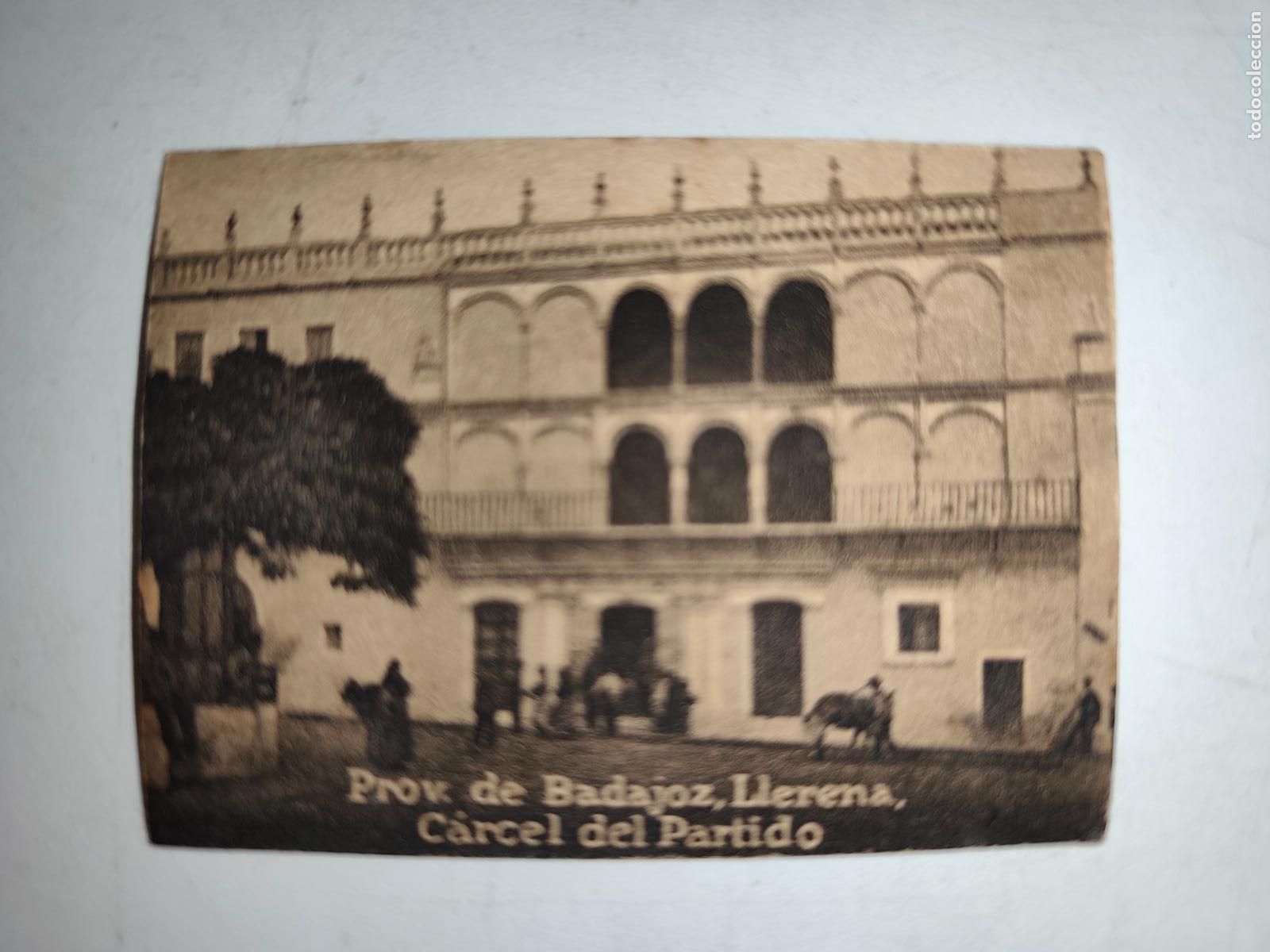 Coleccionismo cromos antiguos: POSTAL ORIGINAL DECADA DE LOS A&Ntilde;OS 30. BADAJOZ, LLERENA, CARCEL DEL PARTIDO. LEER